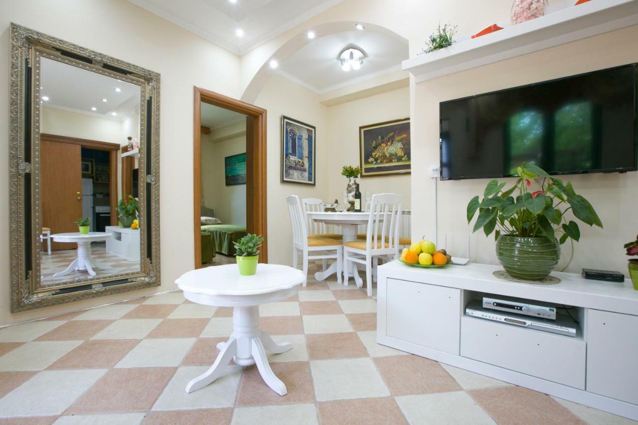 Apartments Holiday Lux Sutomore Esterno foto