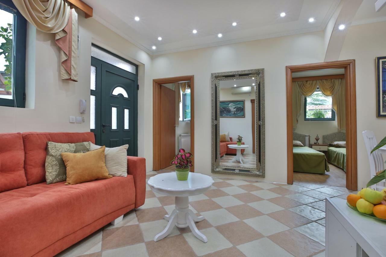 Apartments Holiday Lux Sutomore Esterno foto