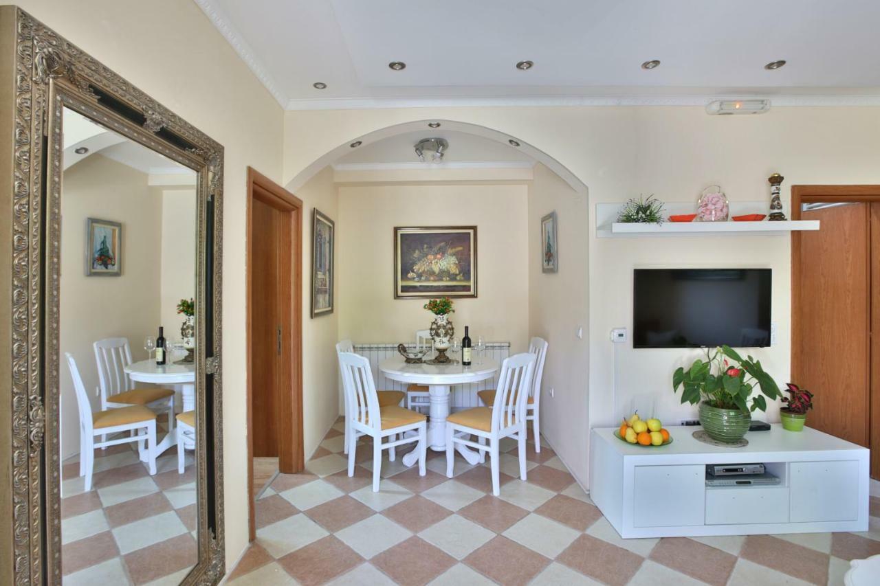 Apartments Holiday Lux Sutomore Esterno foto