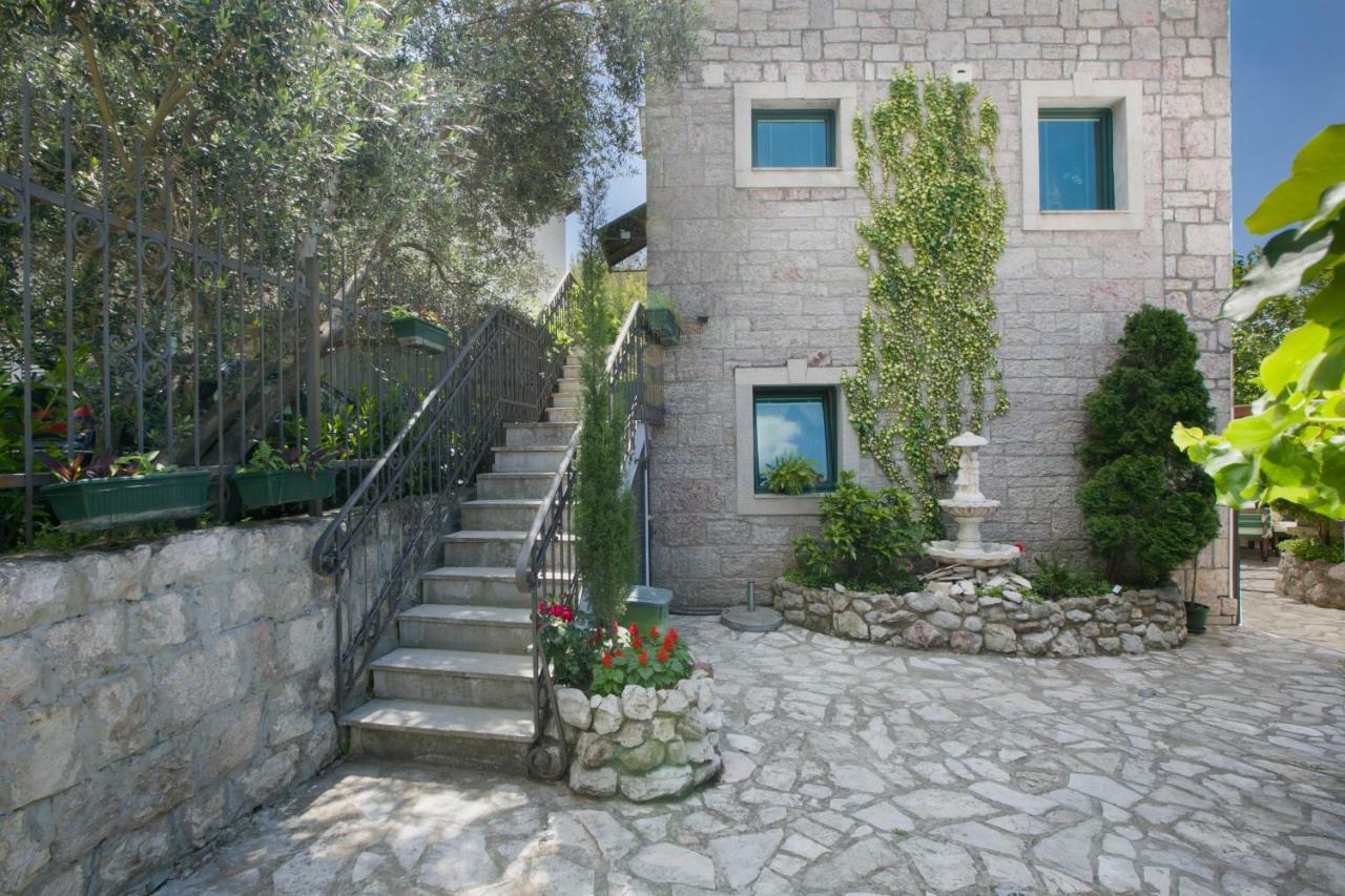 Apartments Holiday Lux Sutomore Esterno foto