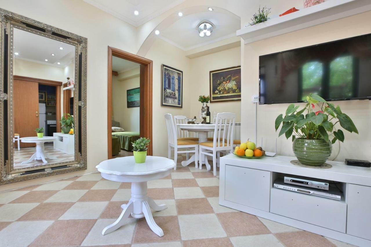 Apartments Holiday Lux Sutomore Esterno foto