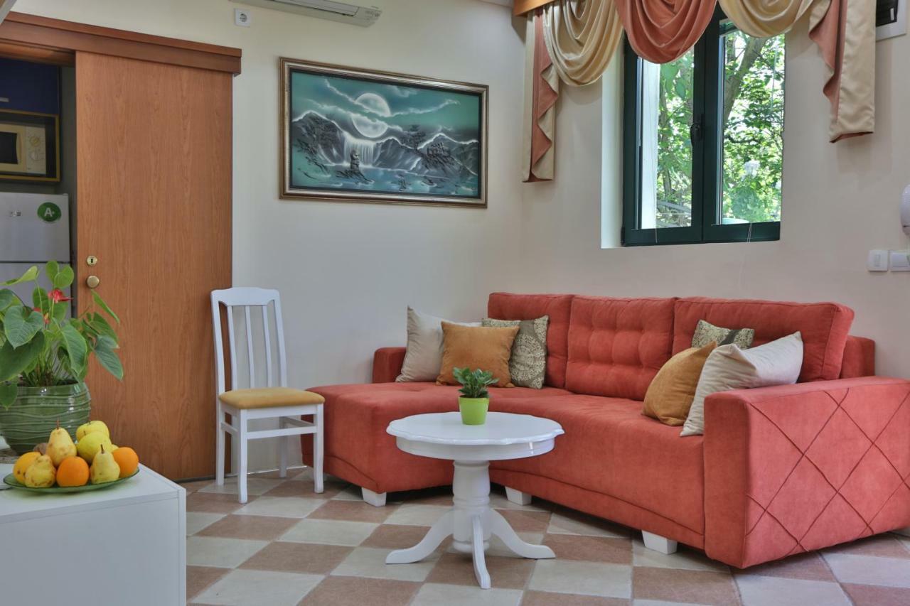 Apartments Holiday Lux Sutomore Esterno foto