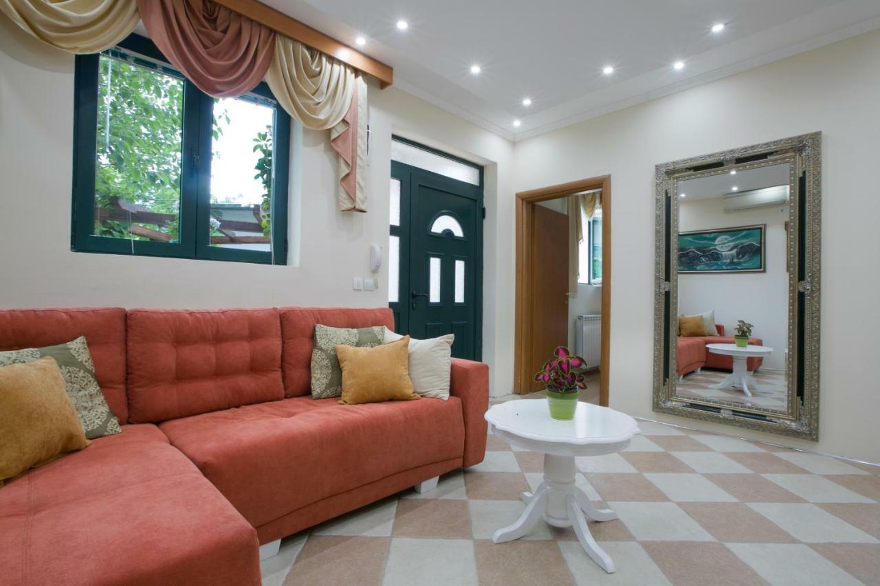Apartments Holiday Lux Sutomore Esterno foto
