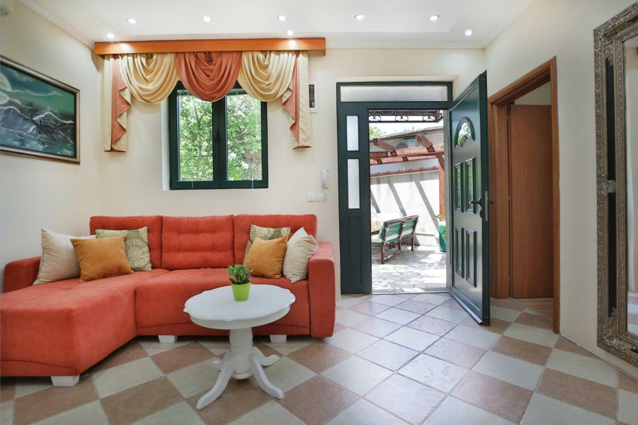 Apartments Holiday Lux Sutomore Esterno foto