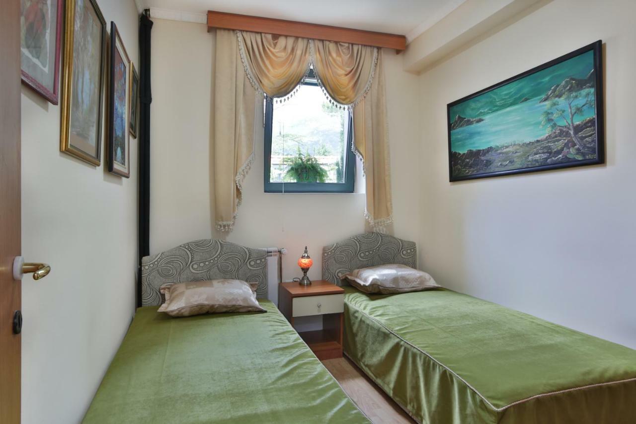 Apartments Holiday Lux Sutomore Esterno foto