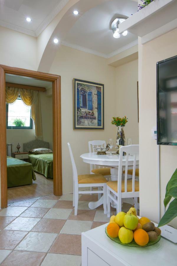 Apartments Holiday Lux Sutomore Esterno foto