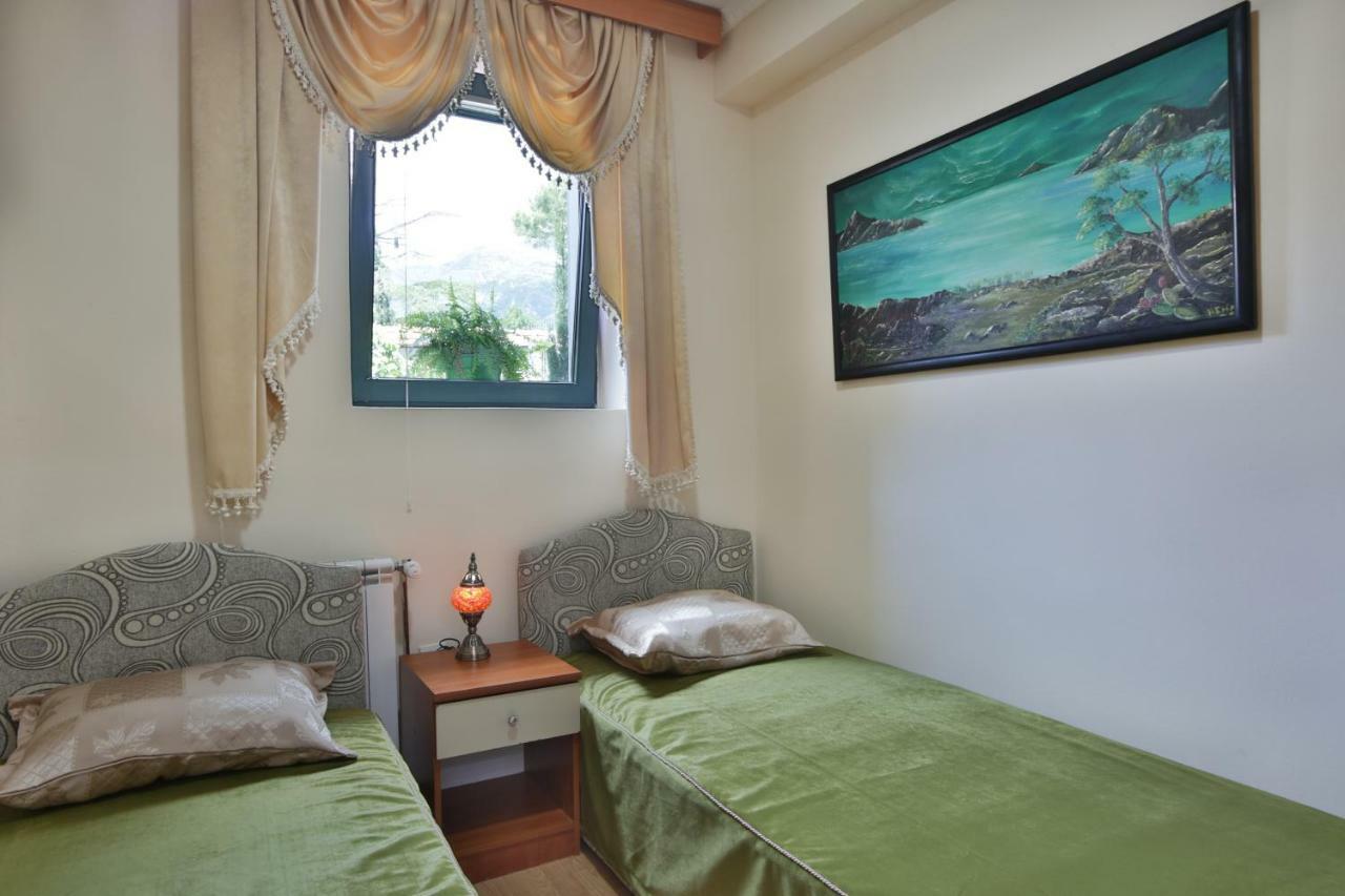 Apartments Holiday Lux Sutomore Esterno foto