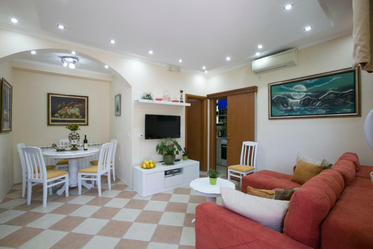 Apartments Holiday Lux Sutomore Esterno foto